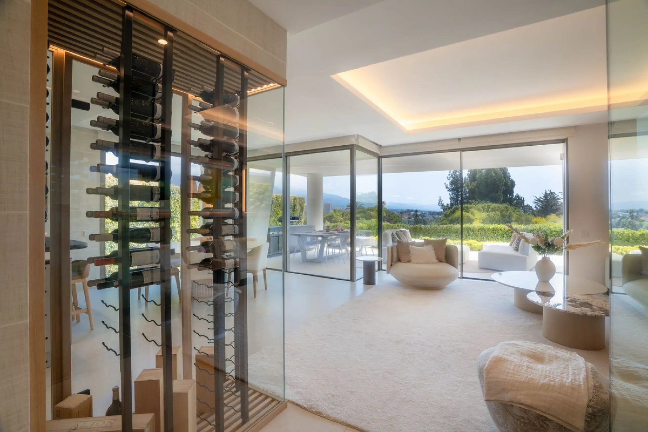 We are proud to present an exceptional contemporary villa located in the heart of Nueva Andalucía, within an exclusive gated community renowned for having one of the most advanced security systems in the area, ensuring a truly private and secure living en
