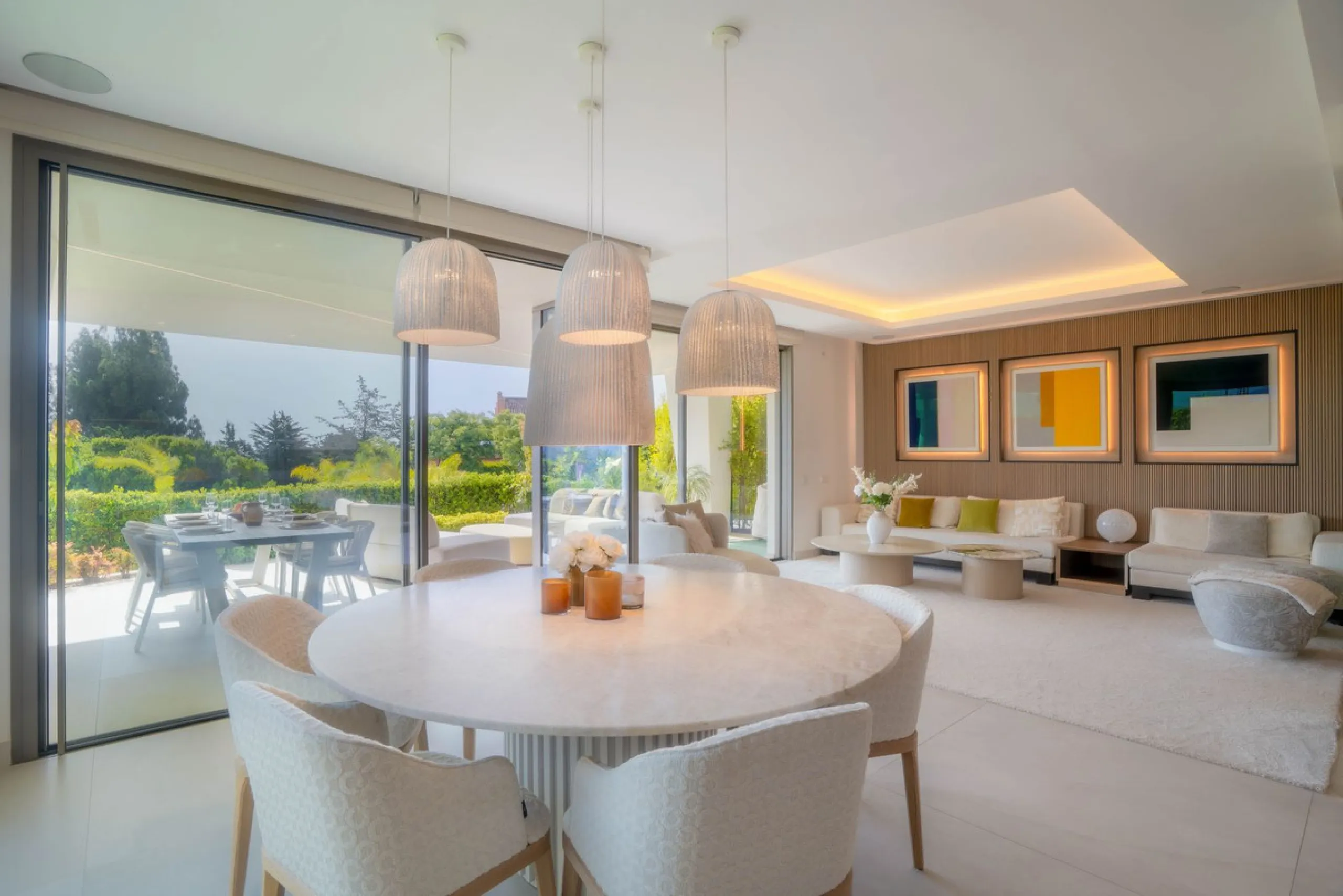 We are proud to present an exceptional contemporary villa located in the heart of Nueva Andalucía, within an exclusive gated community renowned for having one of the most advanced security systems in the area, ensuring a truly private and secure living en
