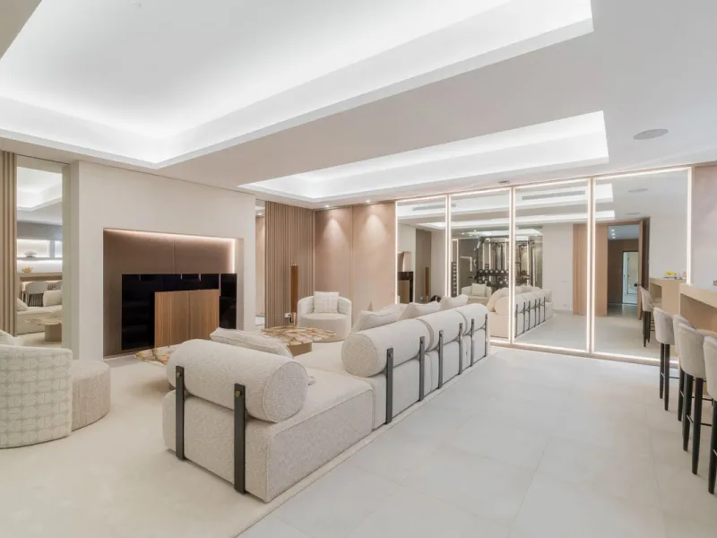 We are proud to present an exceptional contemporary villa located in the heart of Nueva Andalucía, within an exclusive gated community renowned for having one of the most advanced security systems in the area, ensuring a truly private and secure living en