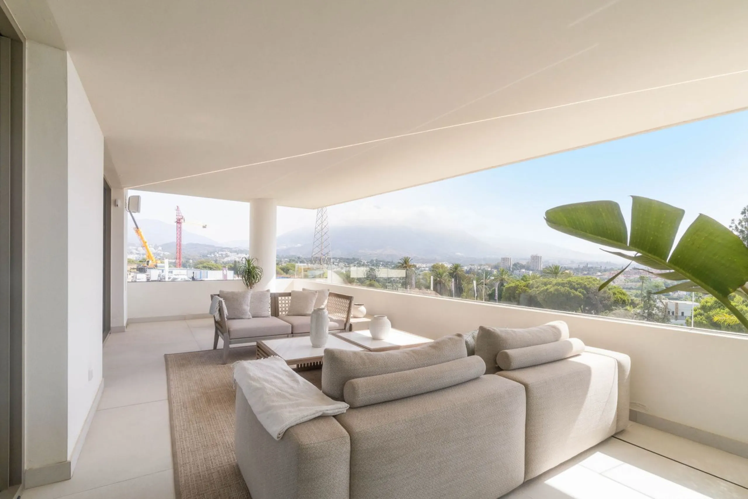 We are proud to present an exceptional contemporary villa located in the heart of Nueva Andalucía, within an exclusive gated community renowned for having one of the most advanced security systems in the area, ensuring a truly private and secure living en