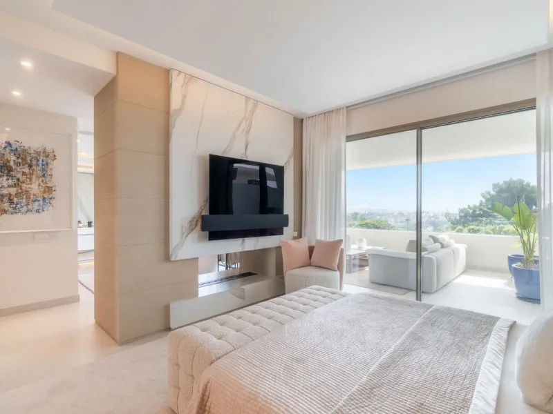 We are proud to present an exceptional contemporary villa located in the heart of Nueva Andalucía, within an exclusive gated community renowned for having one of the most advanced security systems in the area, ensuring a truly private and secure living en