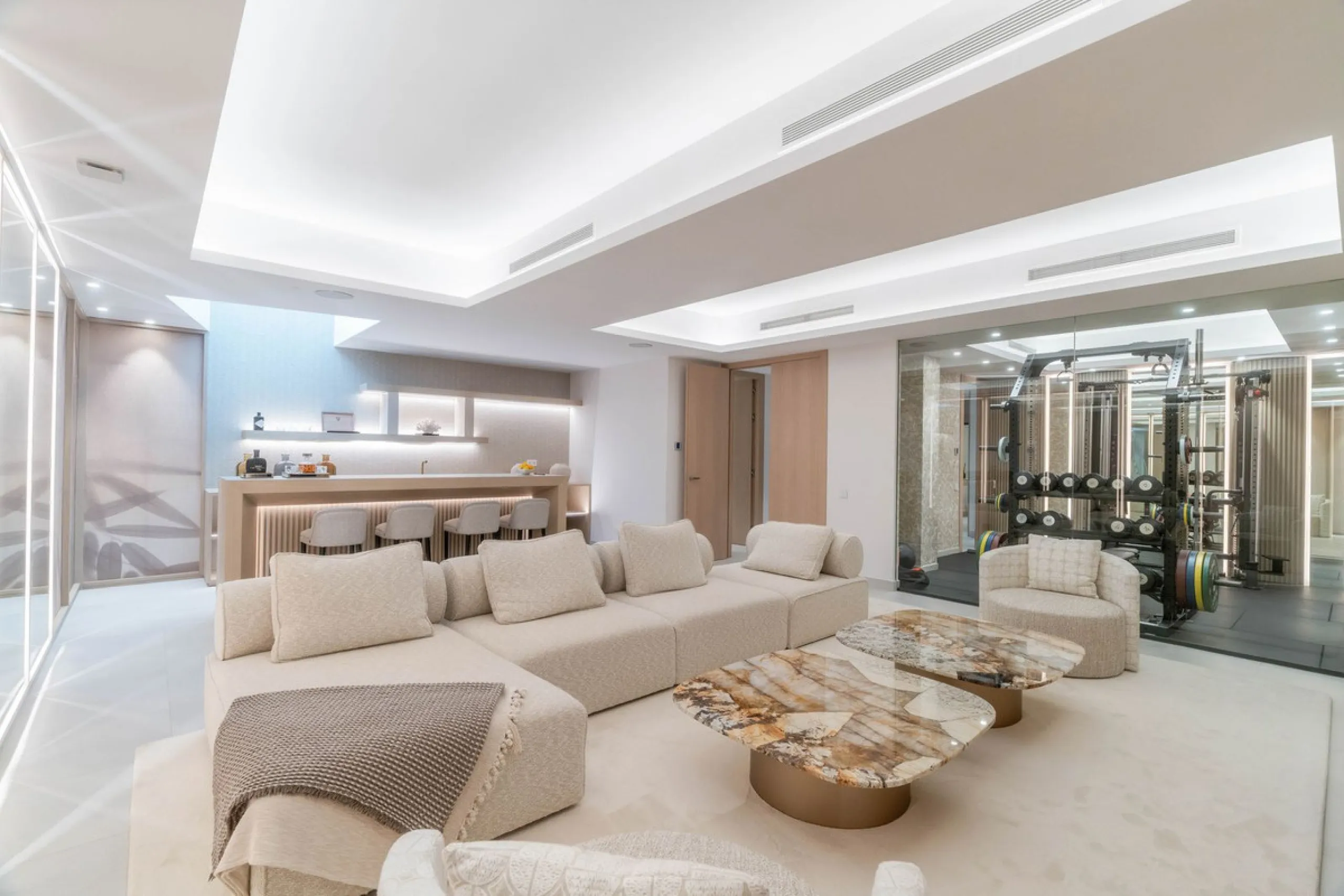 We are proud to present an exceptional contemporary villa located in the heart of Nueva Andalucía, within an exclusive gated community renowned for having one of the most advanced security systems in the area, ensuring a truly private and secure living en
