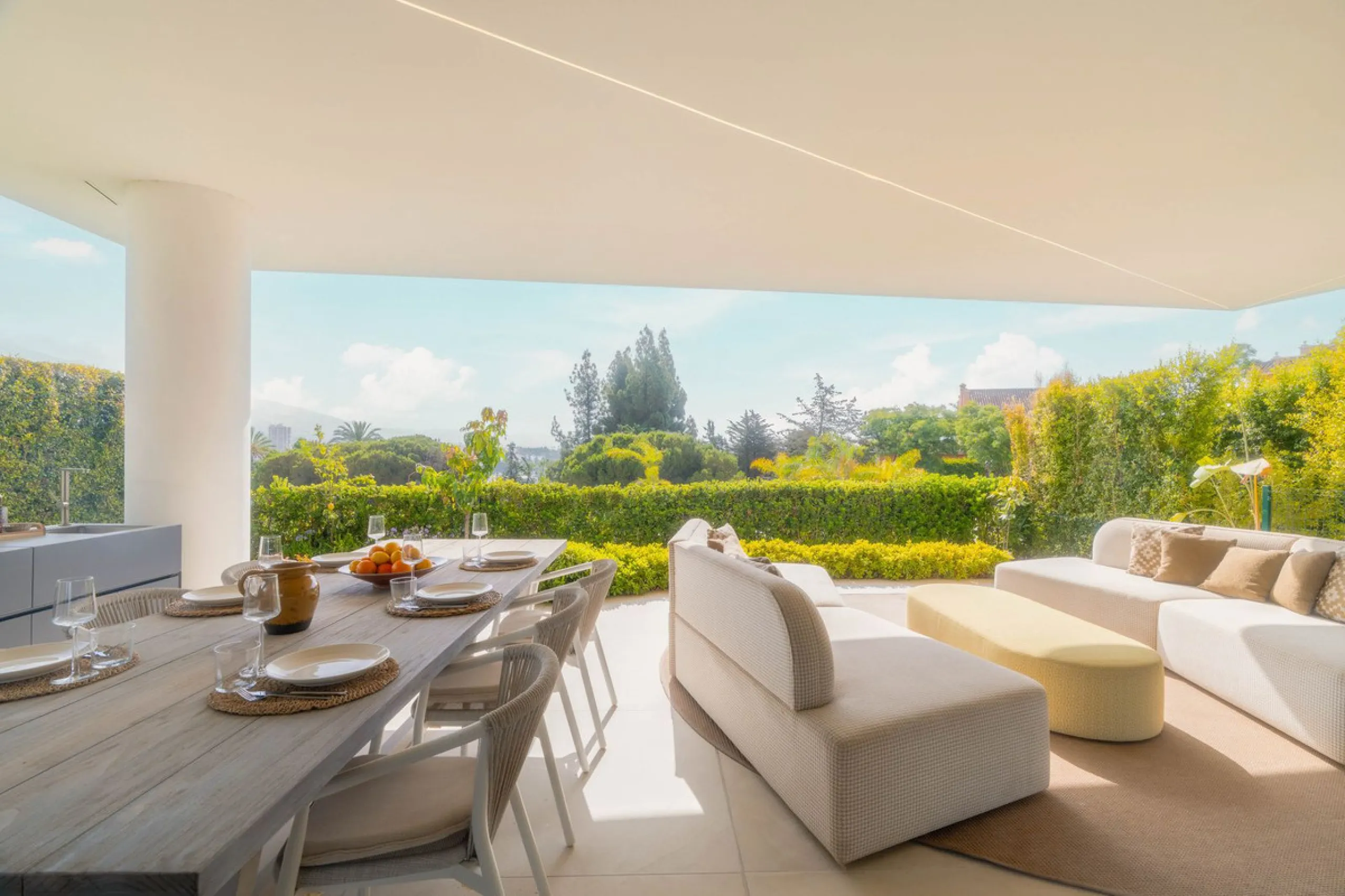 We are proud to present an exceptional contemporary villa located in the heart of Nueva Andalucía, within an exclusive gated community renowned for having one of the most advanced security systems in the area, ensuring a truly private and secure living en