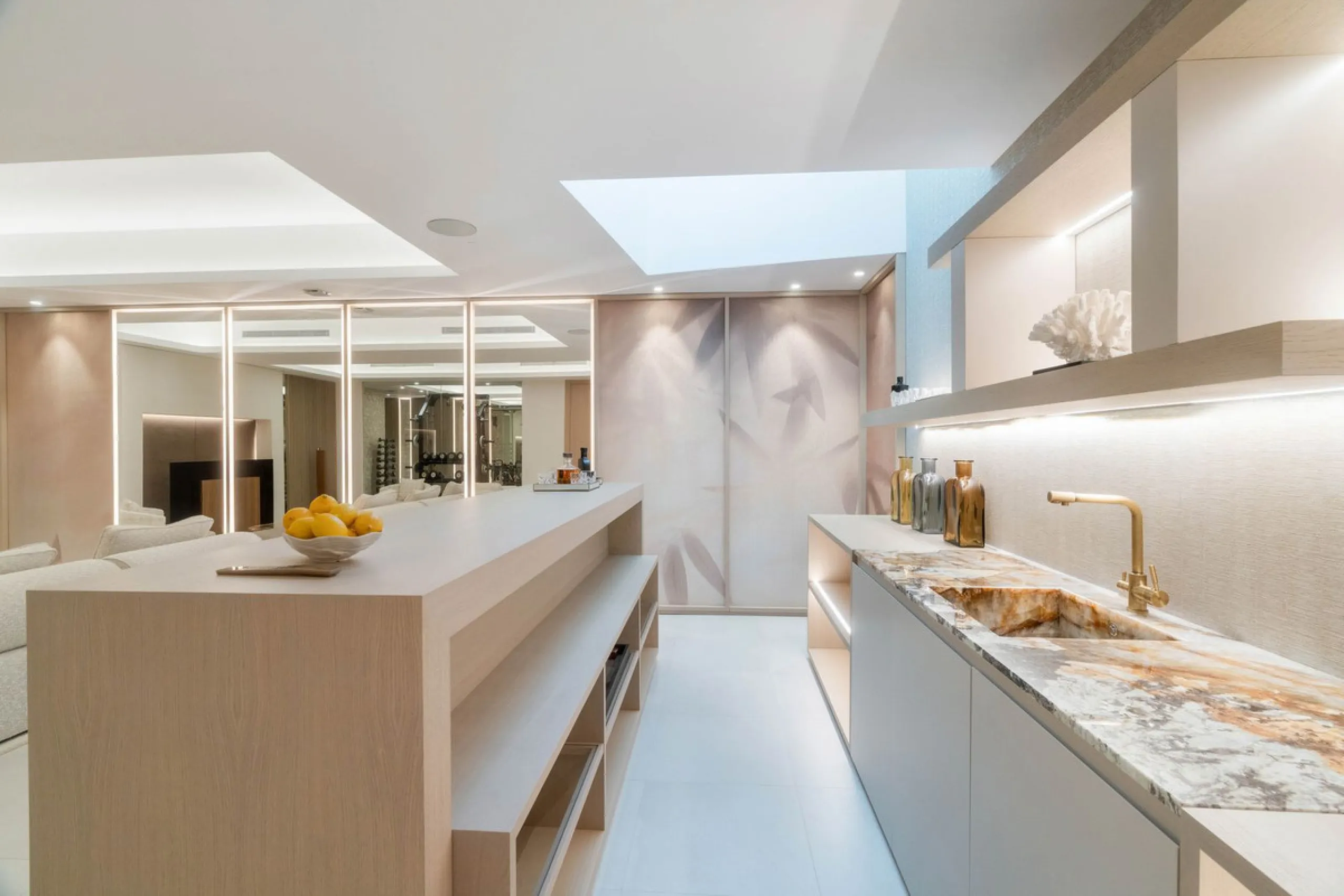 We are proud to present an exceptional contemporary villa located in the heart of Nueva Andalucía, within an exclusive gated community renowned for having one of the most advanced security systems in the area, ensuring a truly private and secure living en