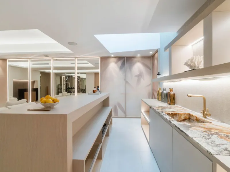 We are proud to present an exceptional contemporary villa located in the heart of Nueva Andalucía, within an exclusive gated community renowned for having one of the most advanced security systems in the area, ensuring a truly private and secure living en