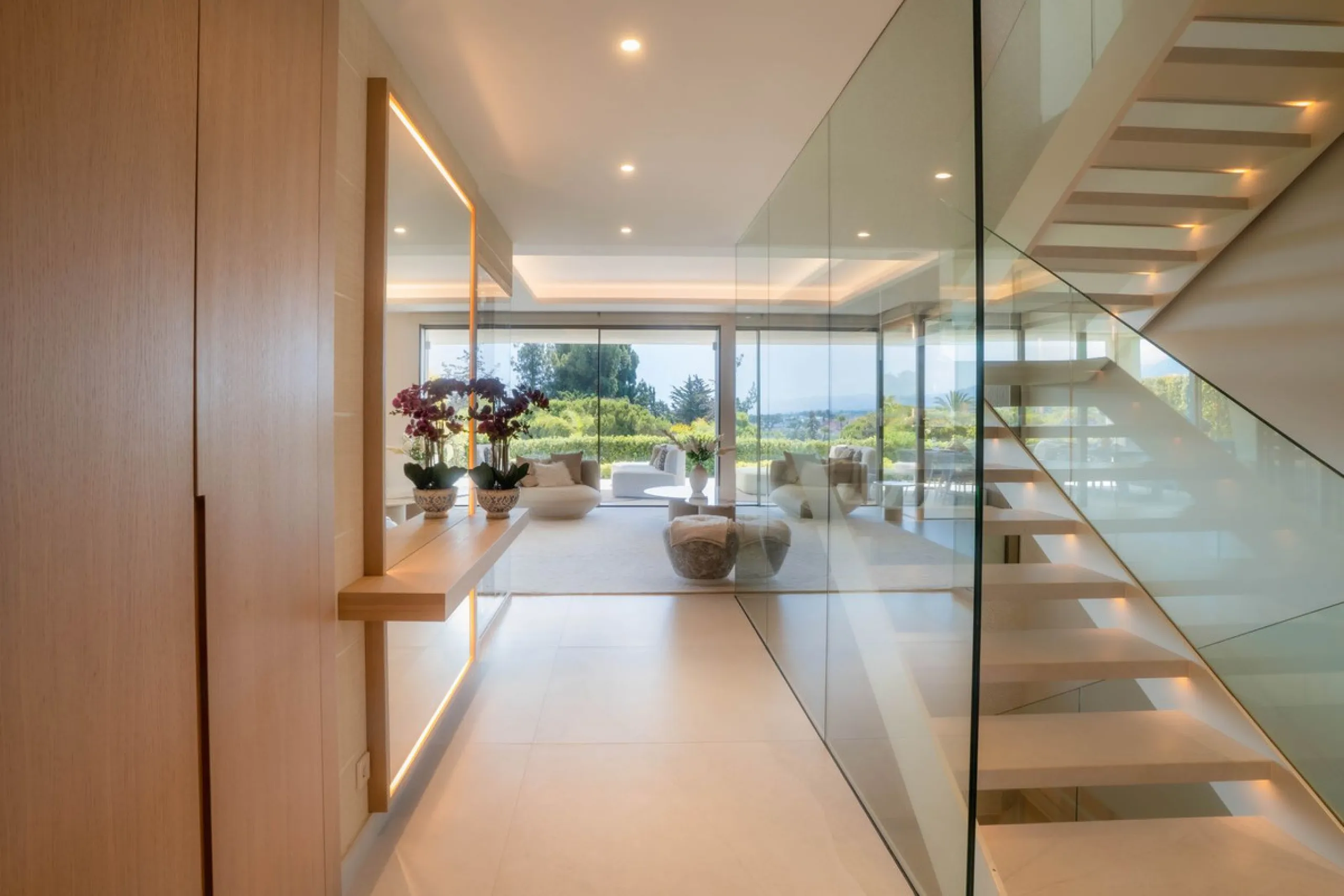 We are proud to present an exceptional contemporary villa located in the heart of Nueva Andalucía, within an exclusive gated community renowned for having one of the most advanced security systems in the area, ensuring a truly private and secure living en