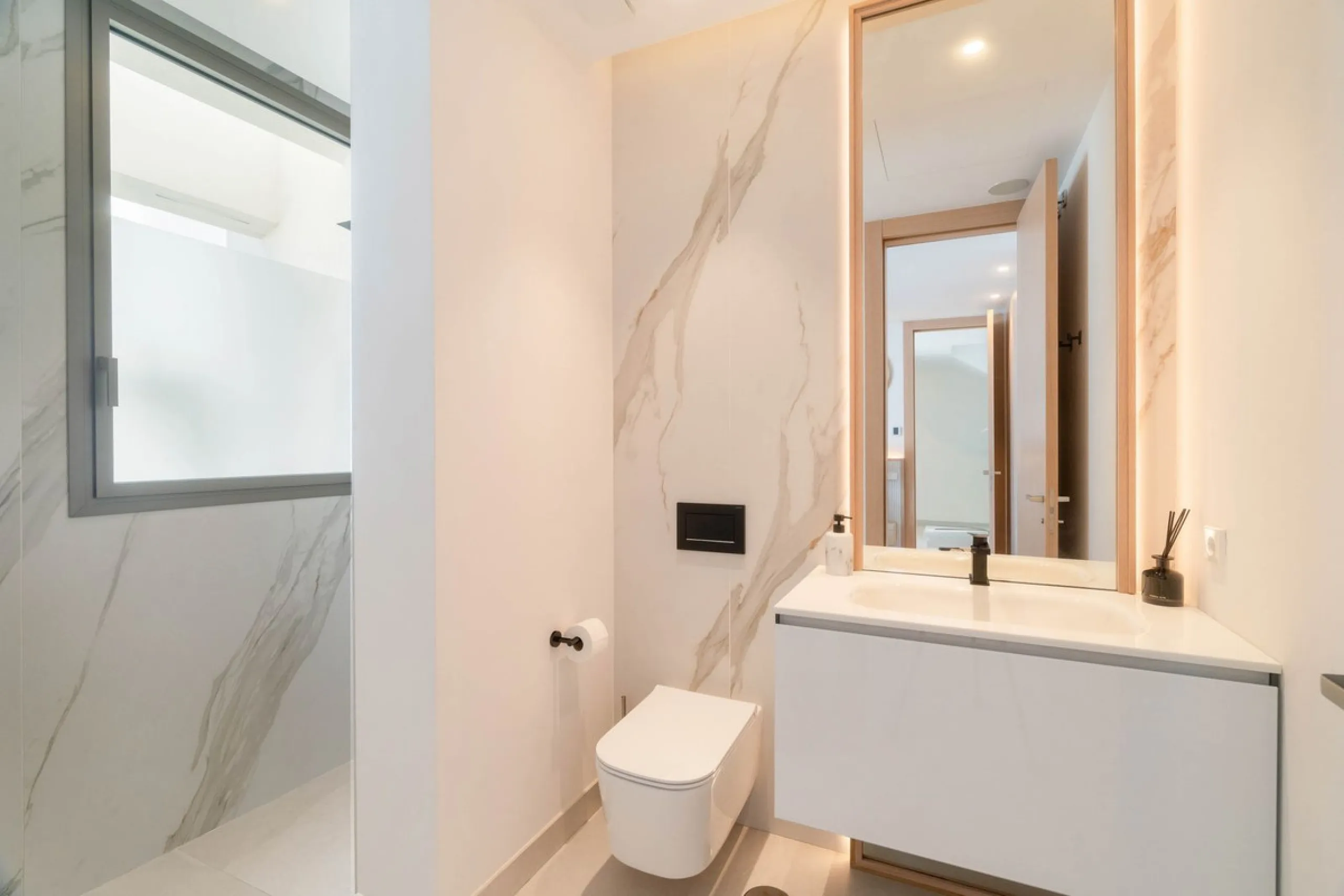 We are proud to present an exceptional contemporary villa located in the heart of Nueva Andalucía, within an exclusive gated community renowned for having one of the most advanced security systems in the area, ensuring a truly private and secure living en