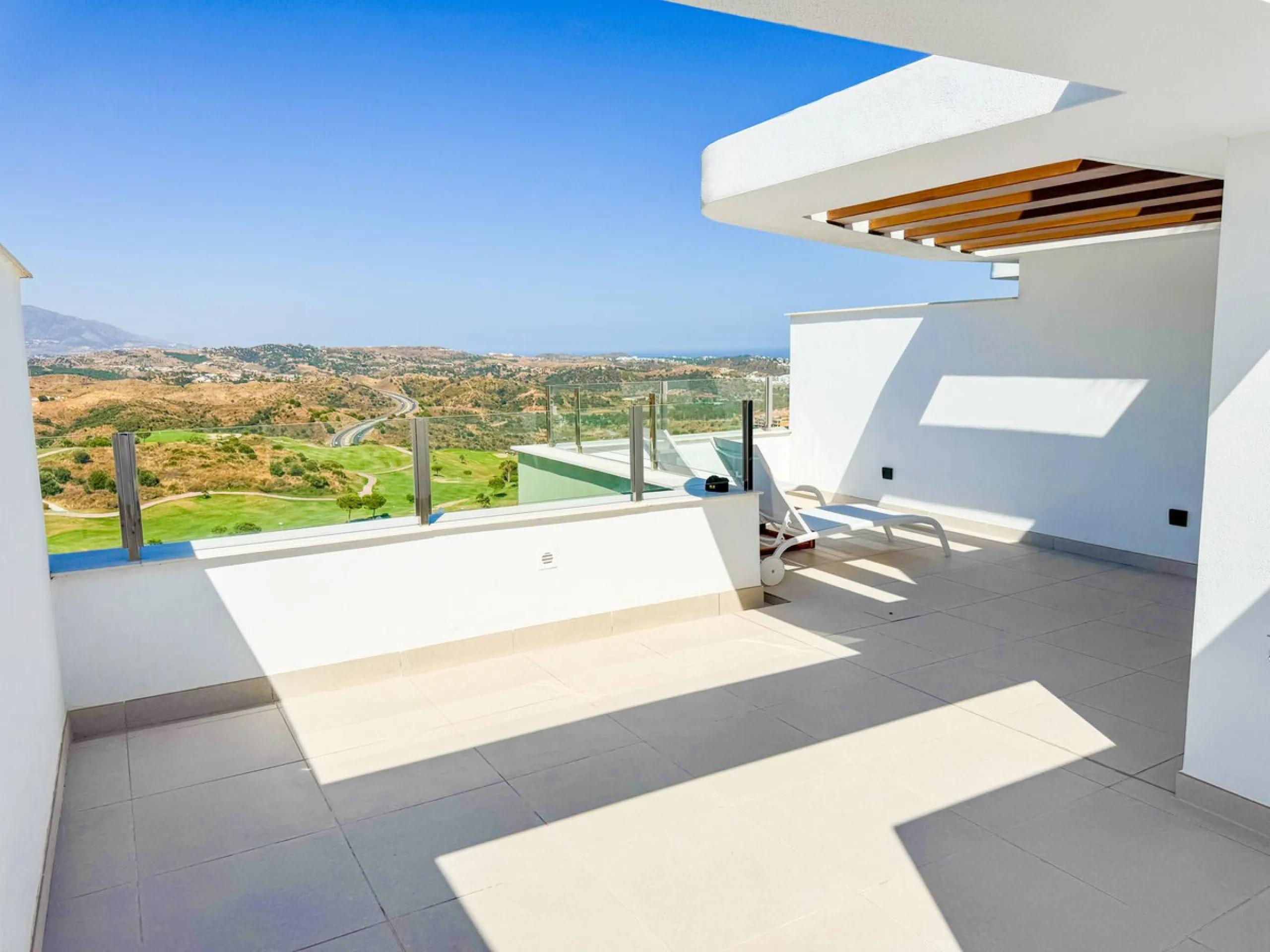 Spectacular Duplex Penthouse in the Ipanema urbanization of La Cala de Mijas.