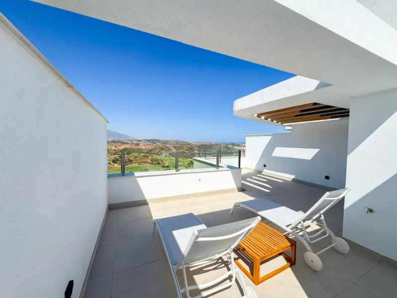 Spectacular Duplex Penthouse in the Ipanema urbanization of La Cala de Mijas.