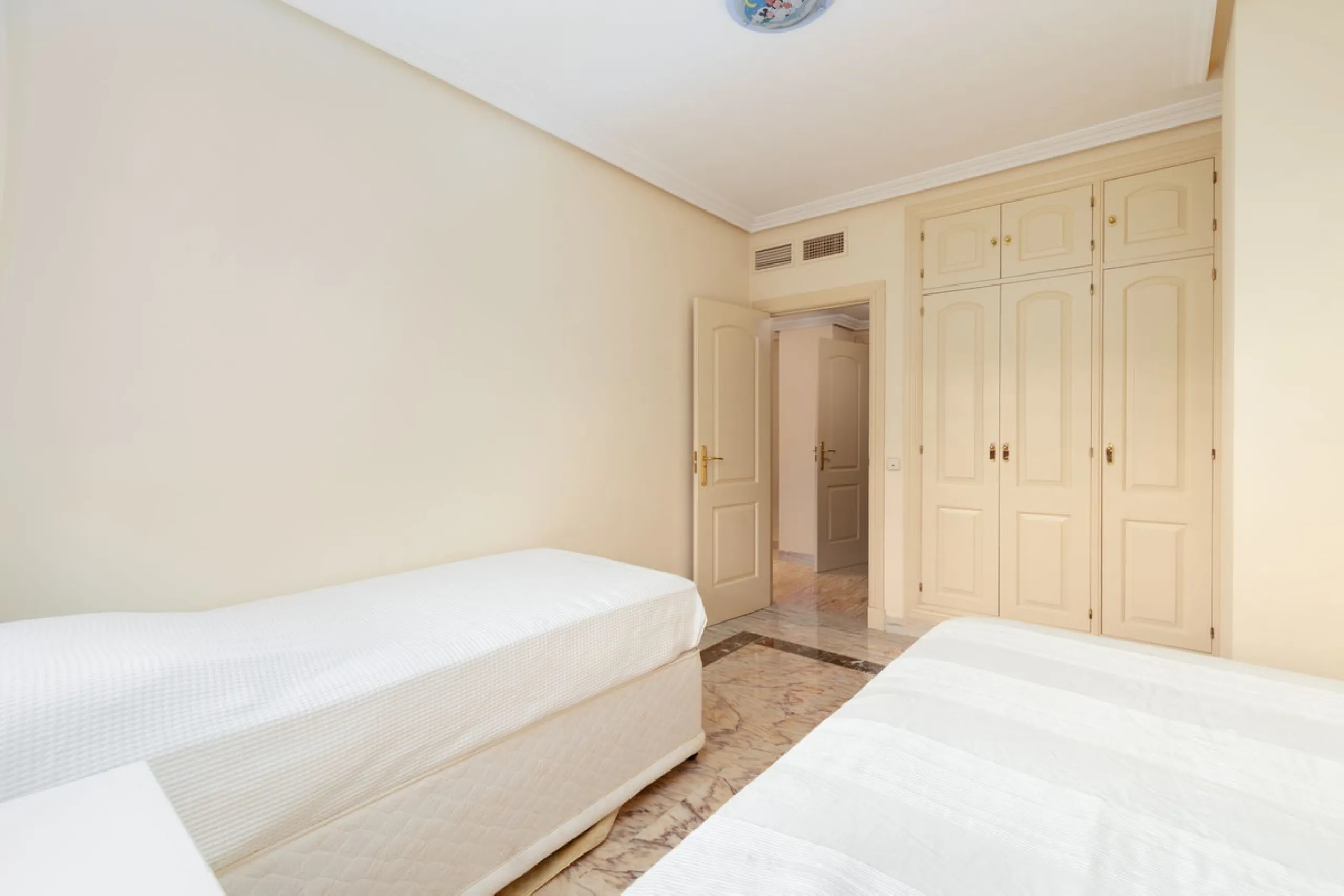 Beeindruckende Strand-Wohnung mit 3 Schlafzimmern in erstklassiger Lage Torrequebrada, mit weitreichendem und ungehindertem Blick auf das Mittelmeer