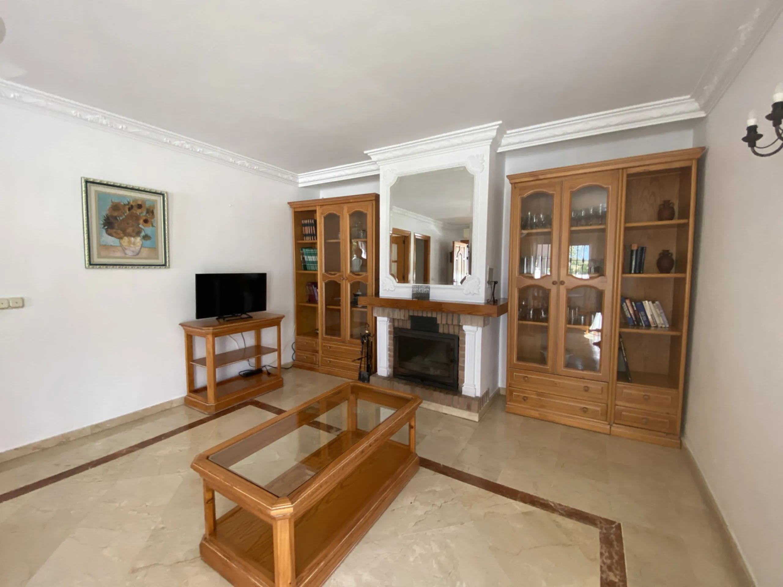 Tucked away in the peaceful El Velerín area of Estepona's prestigious New Golden Mile, this delightful detached villa offers the perfect blend of rustic charm, comfort and outdoor living.