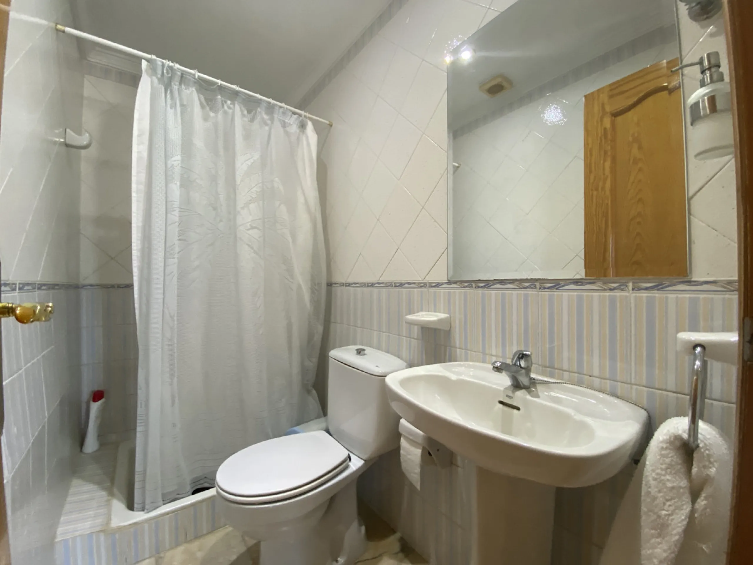Tucked away in the peaceful El Velerín area of Estepona's prestigious New Golden Mile, this delightful detached villa offers the perfect blend of rustic charm, comfort and outdoor living.