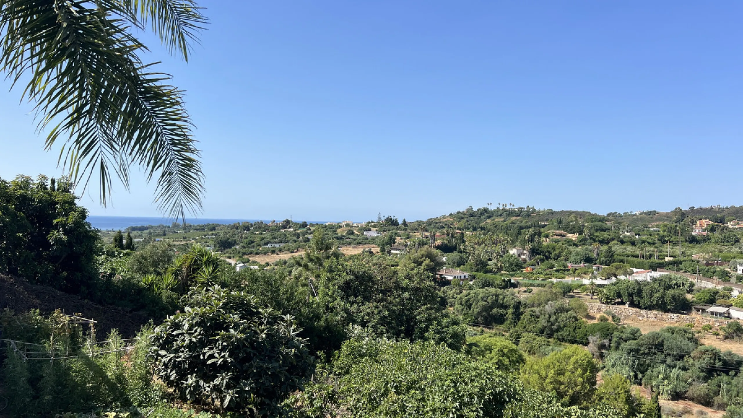 Tucked away in the peaceful El Velerín area of Estepona's prestigious New Golden Mile, this delightful detached villa offers the perfect blend of rustic charm, comfort and outdoor living.