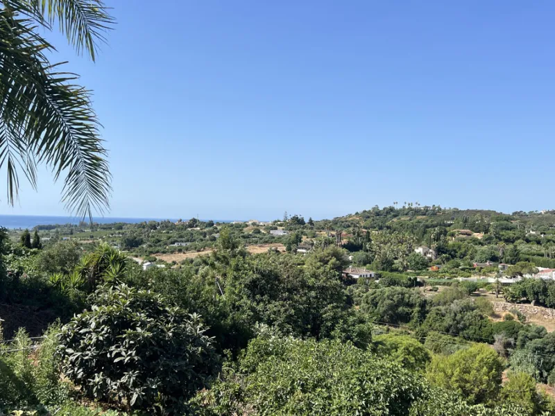 Tucked away in the peaceful El Velerín area of Estepona's prestigious New Golden Mile, this delightful detached villa offers the perfect blend of rustic charm, comfort and outdoor living.
