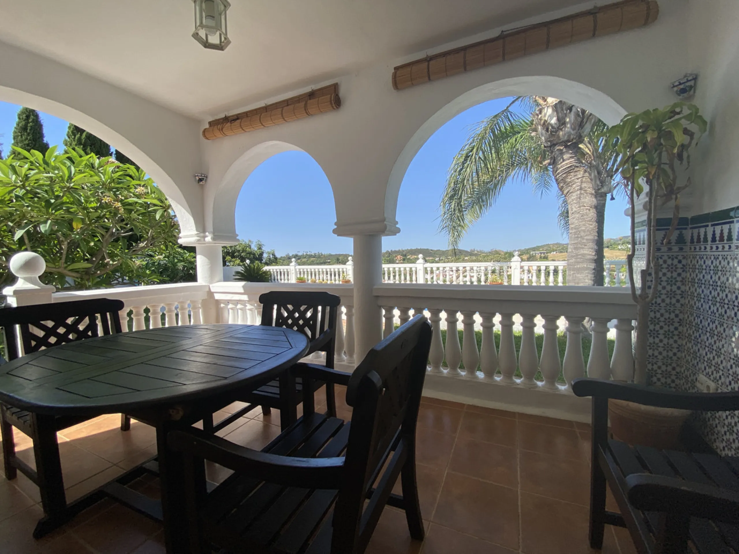 Tucked away in the peaceful El Velerín area of Estepona's prestigious New Golden Mile, this delightful detached villa offers the perfect blend of rustic charm, comfort and outdoor living.