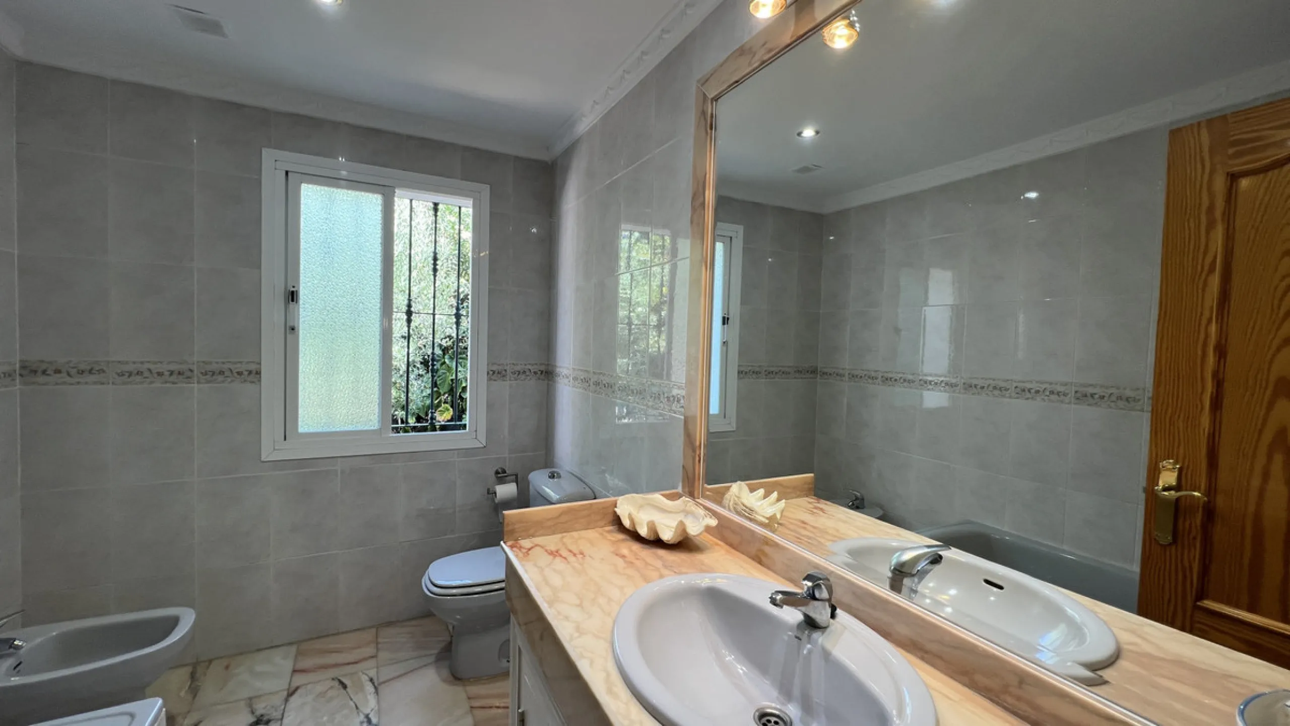 Tucked away in the peaceful El Velerín area of Estepona's prestigious New Golden Mile, this delightful detached villa offers the perfect blend of rustic charm, comfort and outdoor living.