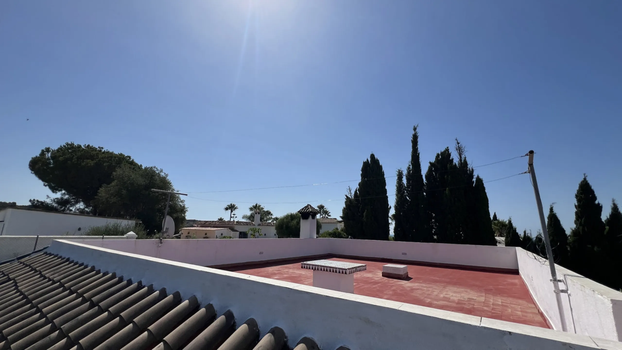 Tucked away in the peaceful El Velerín area of Estepona's prestigious New Golden Mile, this delightful detached villa offers the perfect blend of rustic charm, comfort and outdoor living.