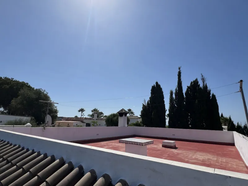 Tucked away in the peaceful El Velerín area of Estepona's prestigious New Golden Mile, this delightful detached villa offers the perfect blend of rustic charm, comfort and outdoor living.