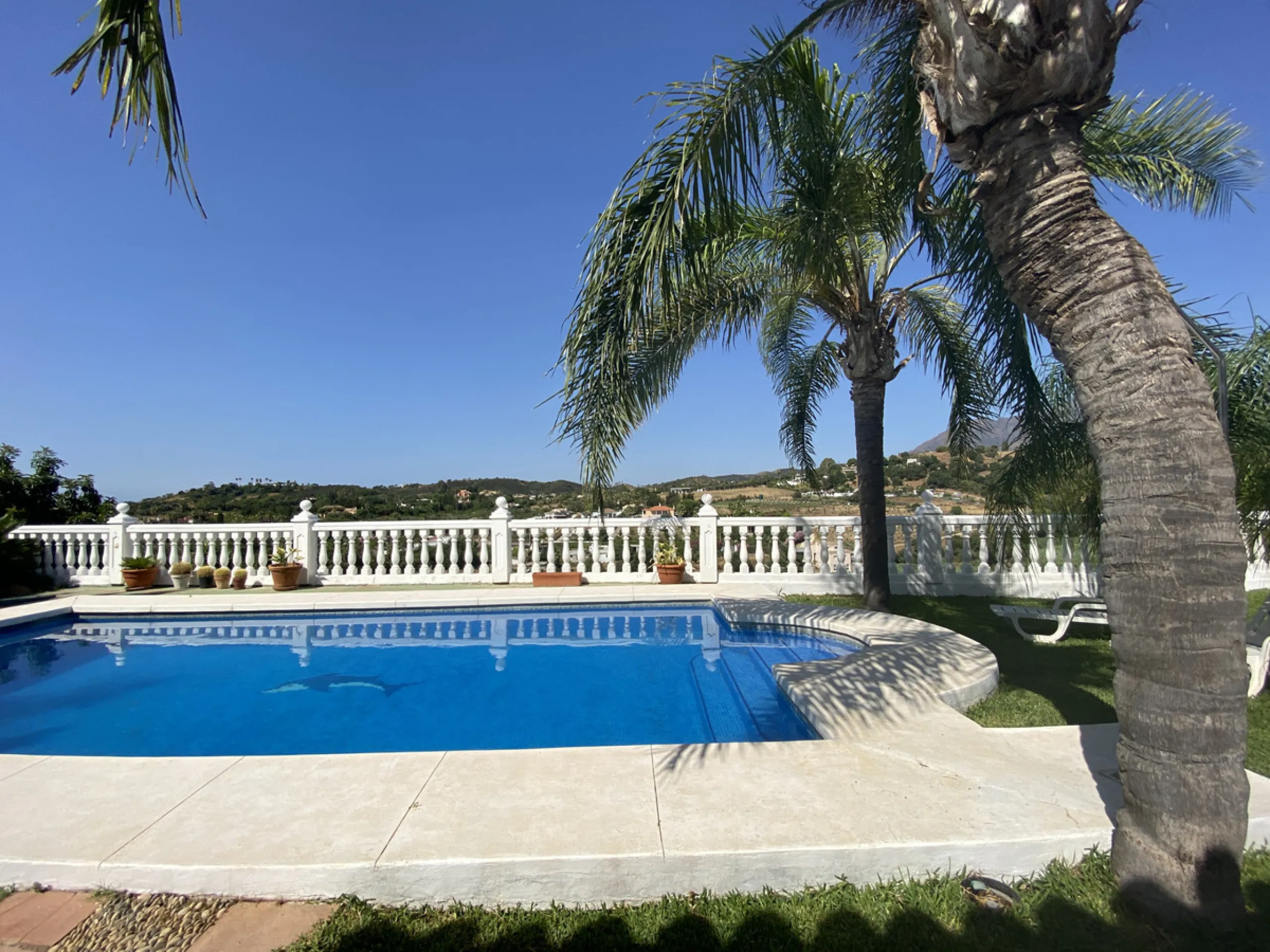 Tucked away in the peaceful El Velerín area of Estepona's prestigious New Golden Mile, this delightful detached villa offers the perfect blend of rustic charm, comfort and outdoor living.