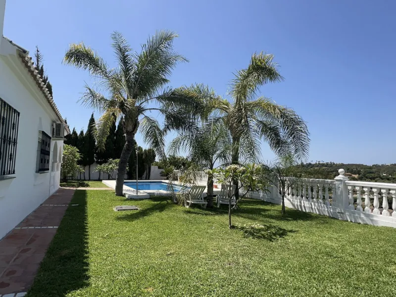 Tucked away in the peaceful El Velerín area of Estepona's prestigious New Golden Mile, this delightful detached villa offers the perfect blend of rustic charm, comfort and outdoor living.