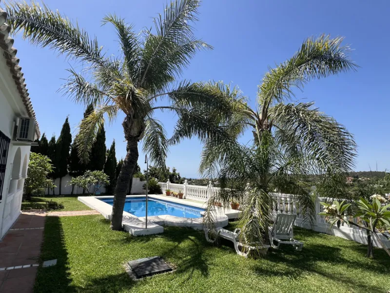 Tucked away in the peaceful El Velerín area of Estepona's prestigious New Golden Mile, this delightful detached villa offers the perfect blend of rustic charm, comfort and outdoor living.