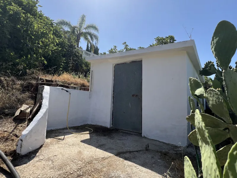 Tucked away in the peaceful El Velerín area of Estepona's prestigious New Golden Mile, this delightful detached villa offers the perfect blend of rustic charm, comfort and outdoor living.