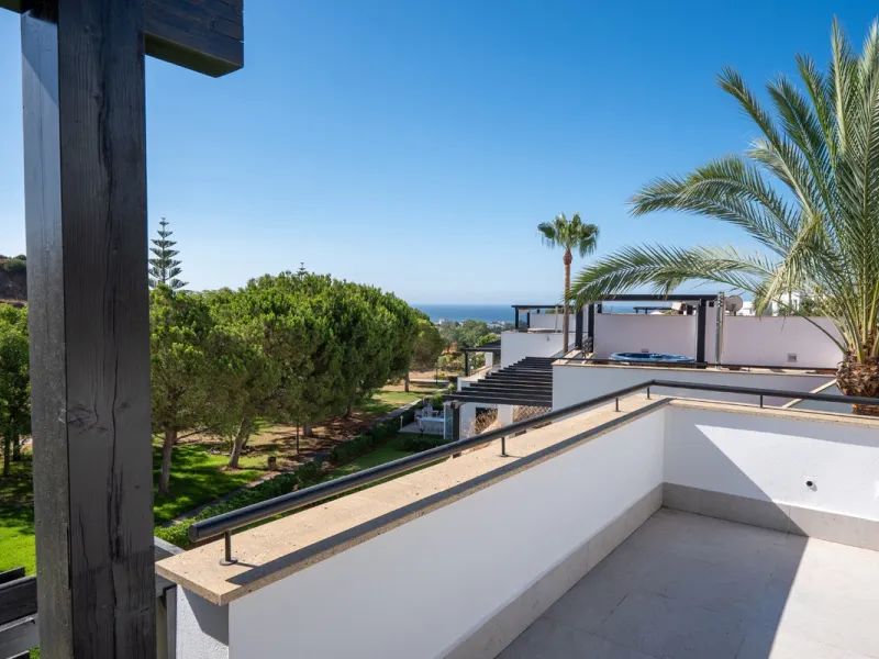 Experience effortless coastal living in Townhouse Targa, a modern Mediterranean home in the heart of Marbella East. This elegant townhouse sits in a secure gated community close to golden beaches and leading golf courses. Designed across three levels, it 
