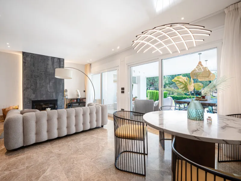 Experience effortless coastal living in Townhouse Targa, a modern Mediterranean home in the heart of Marbella East. This elegant townhouse sits in a secure gated community close to golden beaches and leading golf courses. Designed across three levels, it 