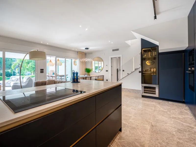 Experience effortless coastal living in Townhouse Targa, a modern Mediterranean home in the heart of Marbella East. This elegant townhouse sits in a secure gated community close to golden beaches and leading golf courses. Designed across three levels, it 