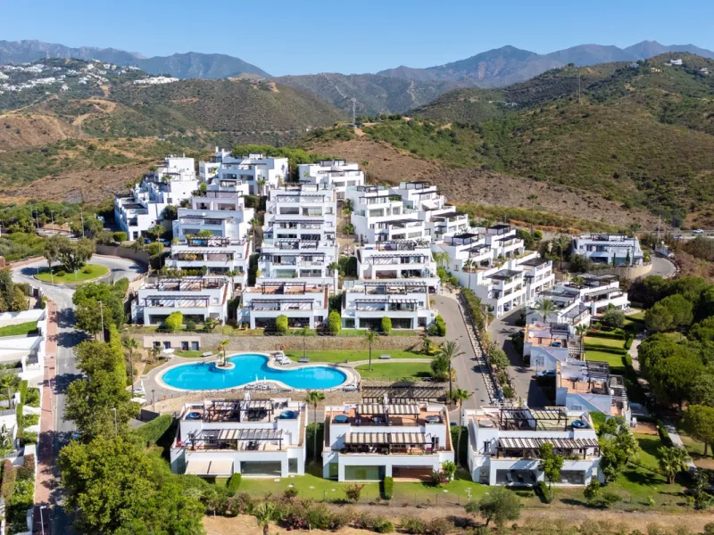 Experience effortless coastal living in Townhouse Targa, a modern Mediterranean home in the heart of Marbella East. This elegant townhouse sits in a secure gated community close to golden beaches and leading golf courses. Designed across three levels, it 