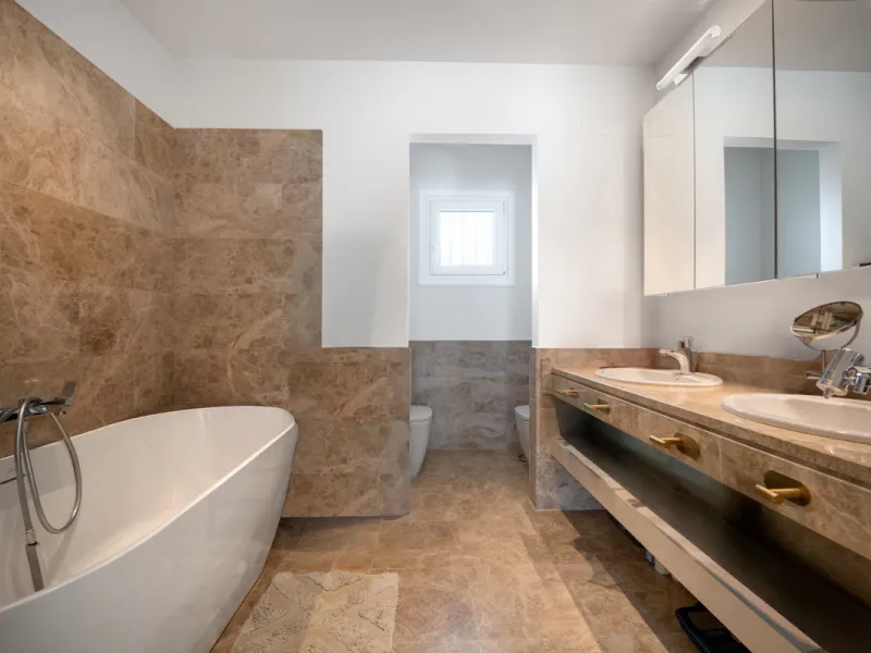 Experience effortless coastal living in Townhouse Targa, a modern Mediterranean home in the heart of Marbella East. This elegant townhouse sits in a secure gated community close to golden beaches and leading golf courses. Designed across three levels, it 