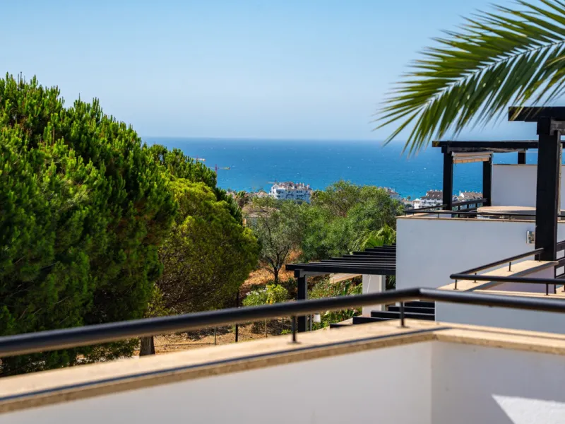 Experience effortless coastal living in Townhouse Targa, a modern Mediterranean home in the heart of Marbella East. This elegant townhouse sits in a secure gated community close to golden beaches and leading golf courses. Designed across three levels, it 