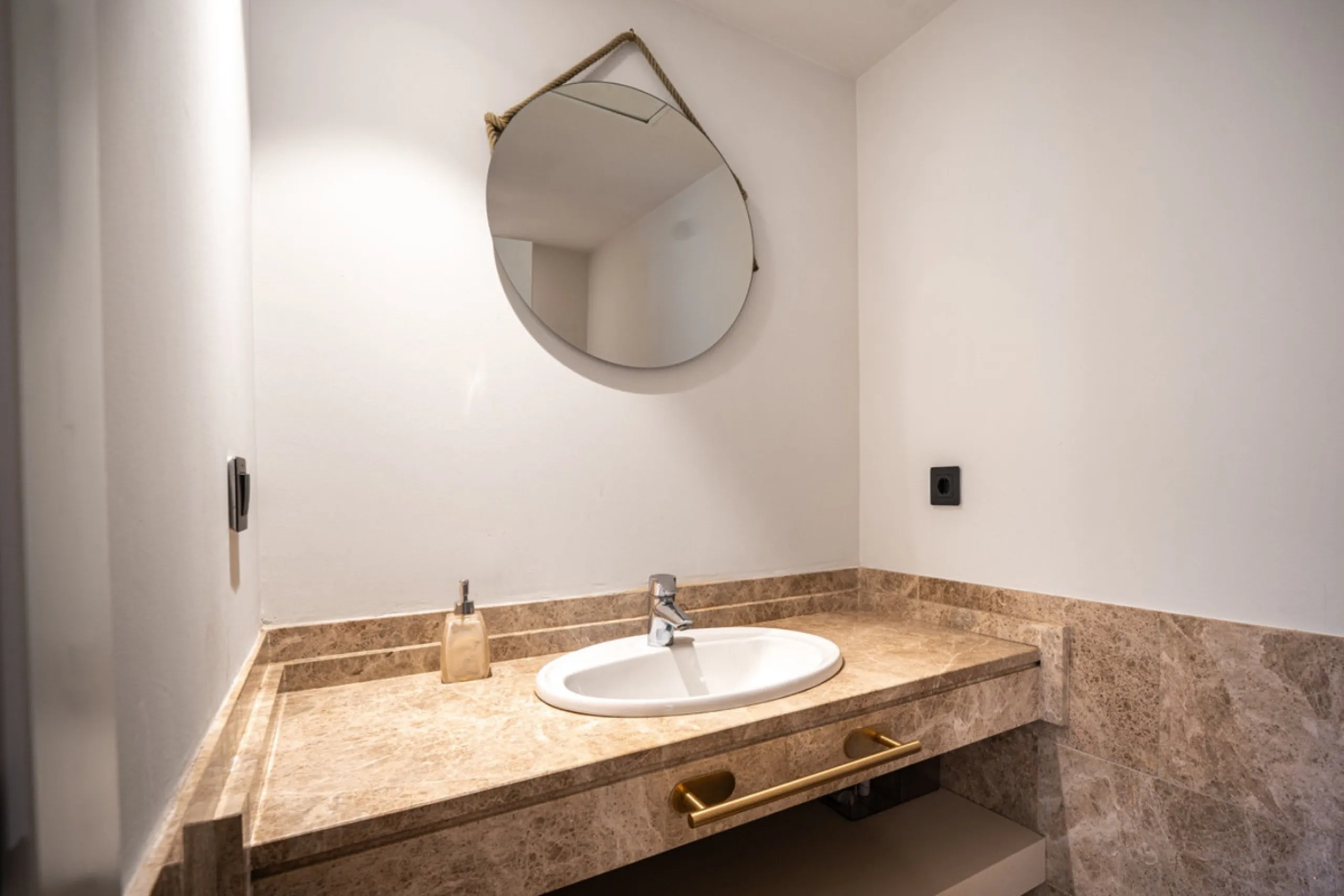 Experience effortless coastal living in Townhouse Targa, a modern Mediterranean home in the heart of Marbella East. This elegant townhouse sits in a secure gated community close to golden beaches and leading golf courses. Designed across three levels, it 