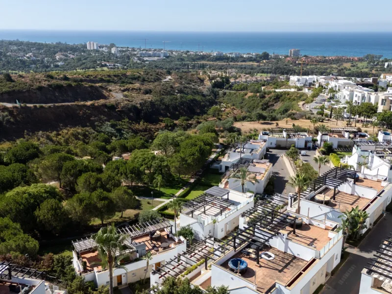Experience effortless coastal living in Townhouse Targa, a modern Mediterranean home in the heart of Marbella East. This elegant townhouse sits in a secure gated community close to golden beaches and leading golf courses. Designed across three levels, it 