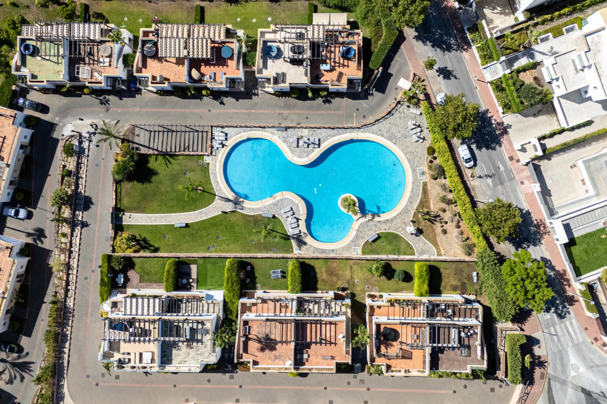 Experience effortless coastal living in Townhouse Targa, a modern Mediterranean home in the heart of Marbella East. This elegant townhouse sits in a secure gated community close to golden beaches and leading golf courses. Designed across three levels, it 