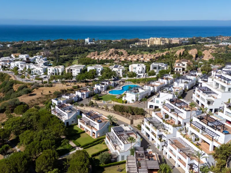 Experience effortless coastal living in Townhouse Targa, a modern Mediterranean home in the heart of Marbella East. This elegant townhouse sits in a secure gated community close to golden beaches and leading golf courses. Designed across three levels, it 