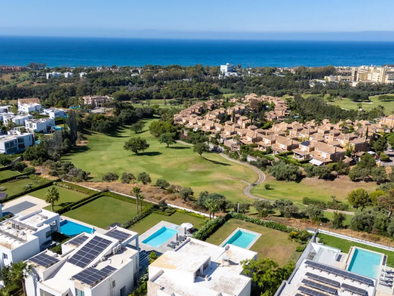 Experience effortless coastal living in Townhouse Targa, a modern Mediterranean home in the heart of Marbella East. This elegant townhouse sits in a secure gated community close to golden beaches and leading golf courses. Designed across three levels, it 