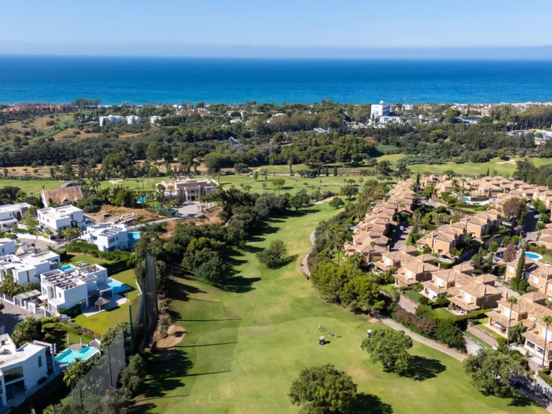 Experience effortless coastal living in Townhouse Targa, a modern Mediterranean home in the heart of Marbella East. This elegant townhouse sits in a secure gated community close to golden beaches and leading golf courses. Designed across three levels, it 