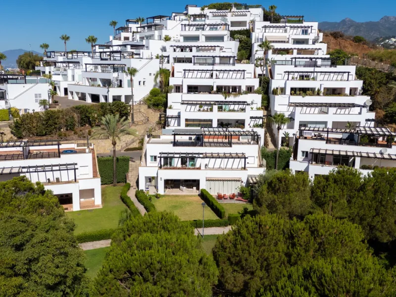 Experience effortless coastal living in Townhouse Targa, a modern Mediterranean home in the heart of Marbella East. This elegant townhouse sits in a secure gated community close to golden beaches and leading golf courses. Designed across three levels, it 