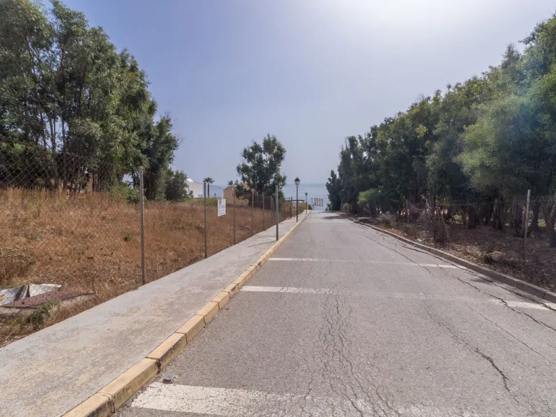 Residential plot with  sea views!