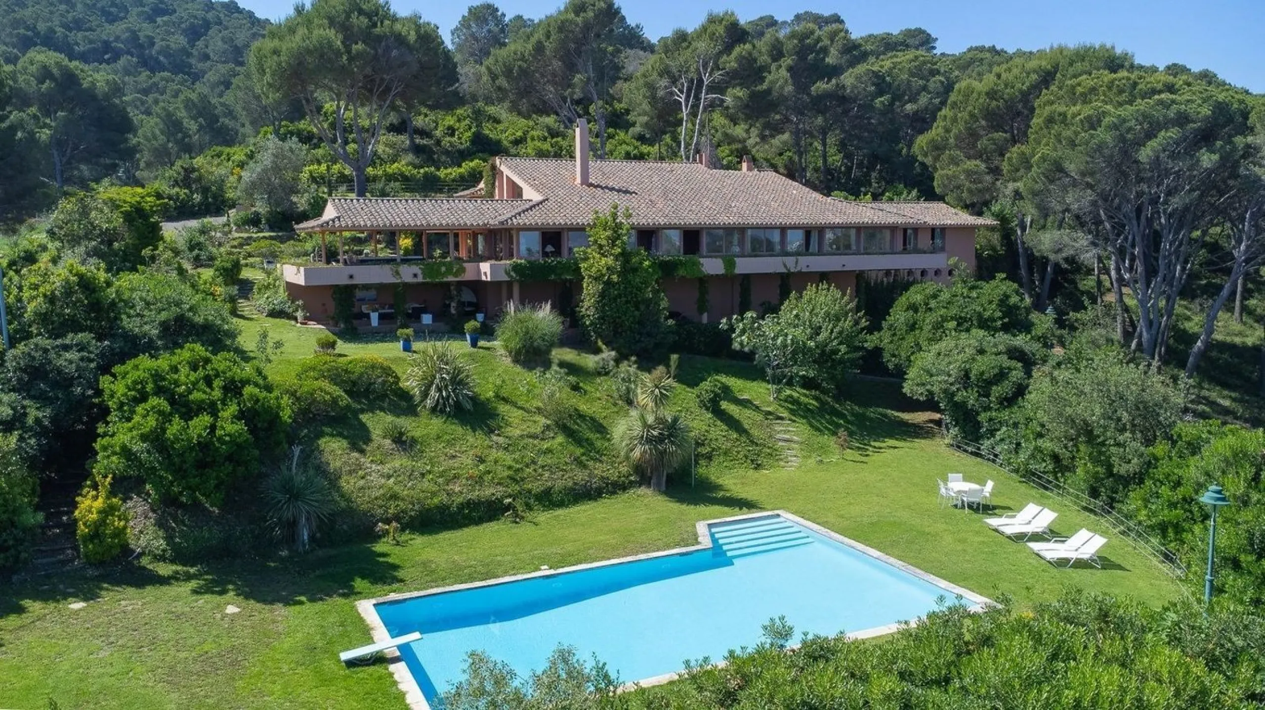 Exclusive architect-designed villa on the Costa Brava with sea views