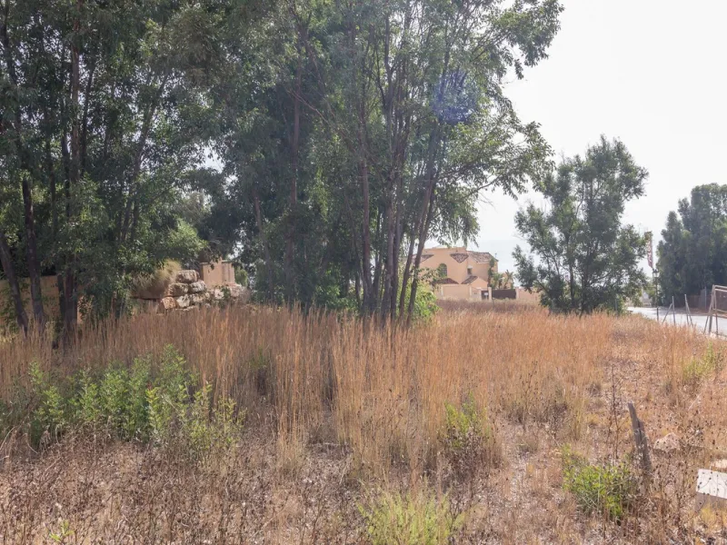Residential plot with  sea views!