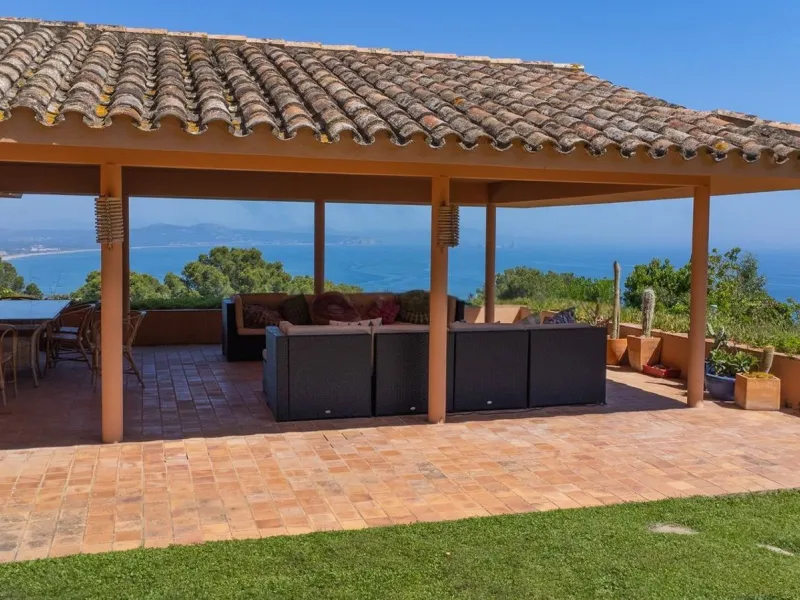 Exclusive architect-designed villa on the Costa Brava with sea views