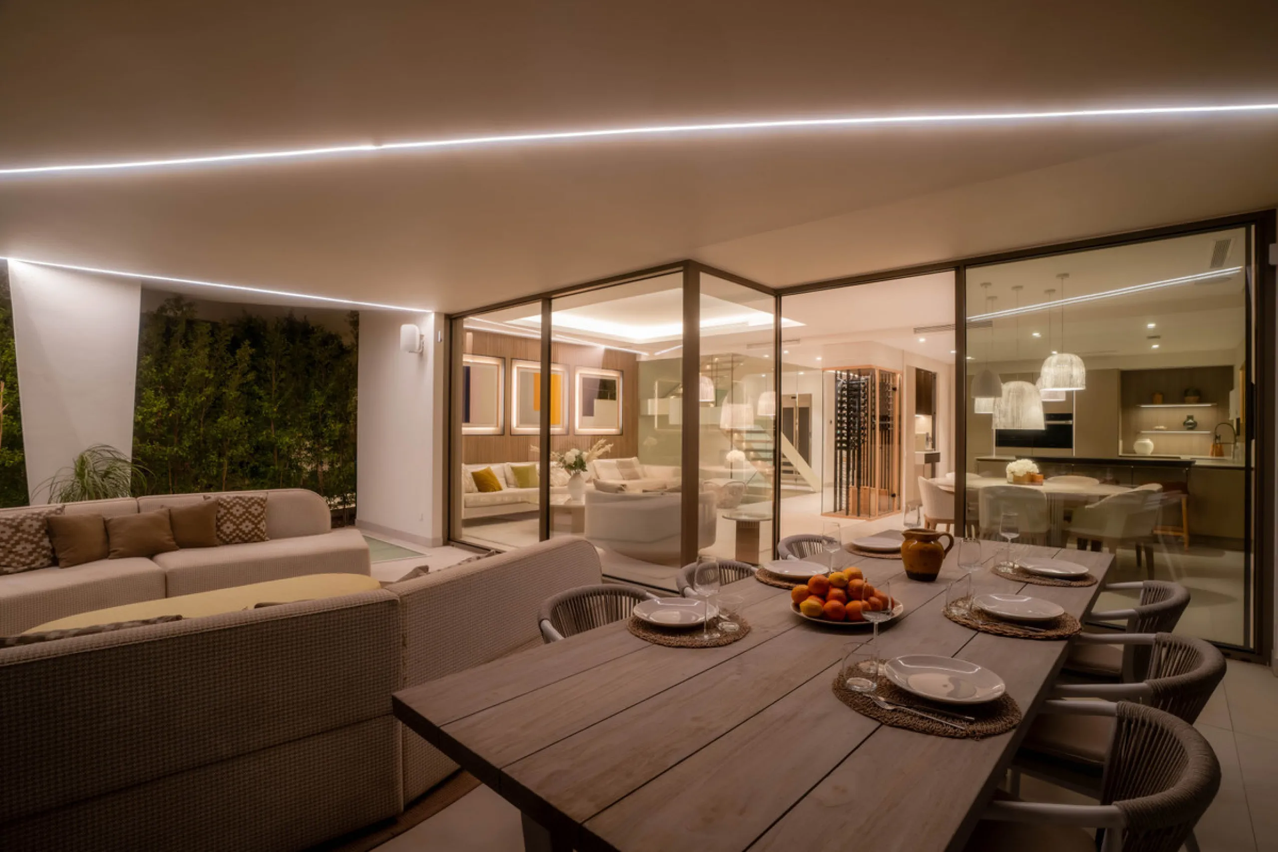 We are proud to present an exceptional contemporary villa located in the heart of Nueva Andalucía, within an exclusive gated community renowned for having one of the most advanced security systems in the area, ensuring a truly private and secure living en