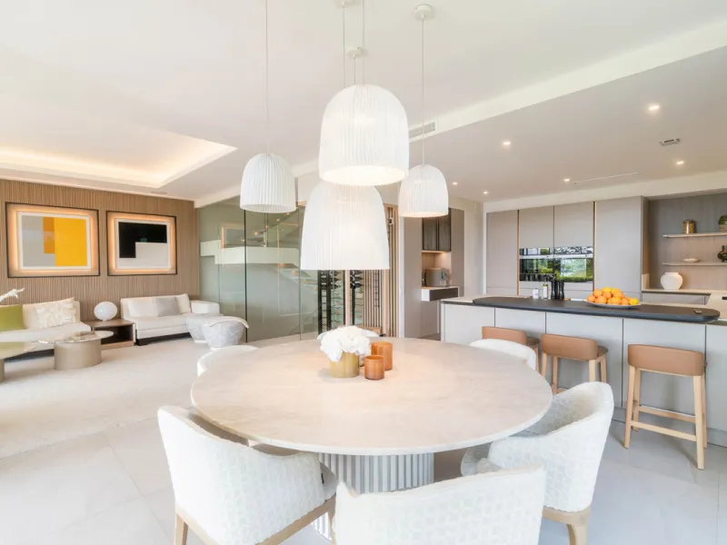 We are proud to present an exceptional contemporary villa located in the heart of Nueva Andalucía, within an exclusive gated community renowned for having one of the most advanced security systems in the area, ensuring a truly private and secure living en