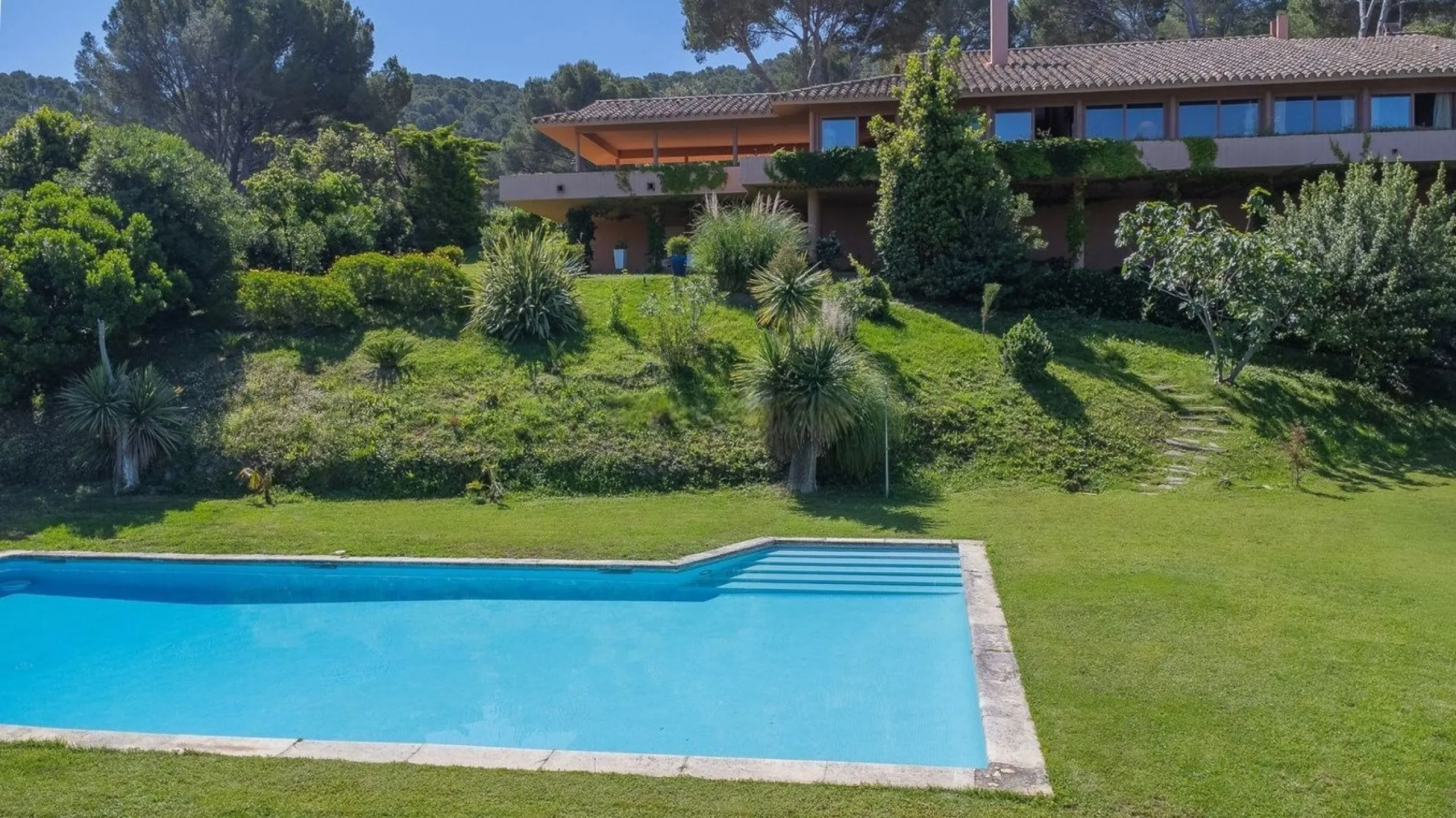 Exclusive architect-designed villa on the Costa Brava with sea views