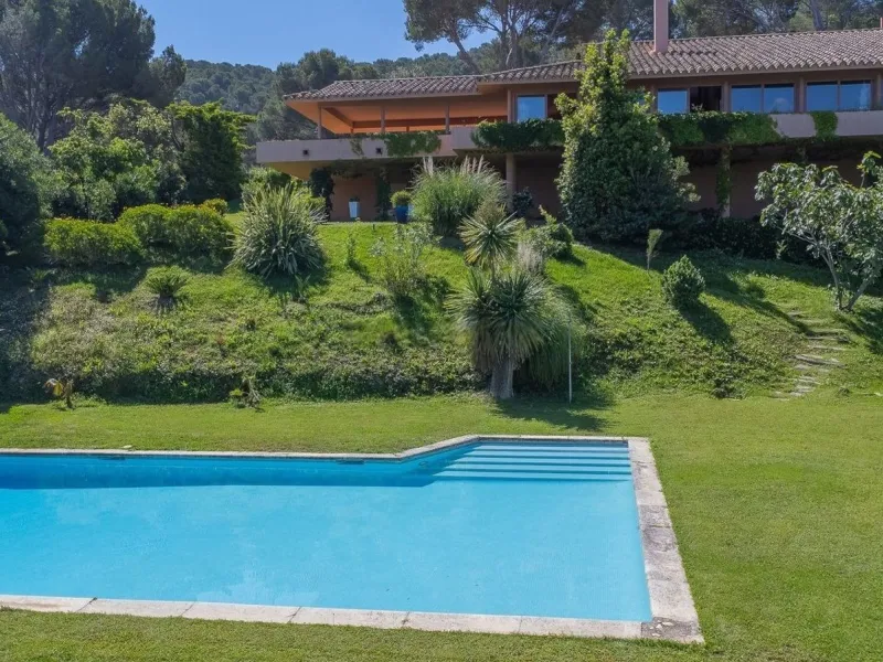 Exclusive architect-designed villa on the Costa Brava with sea views
