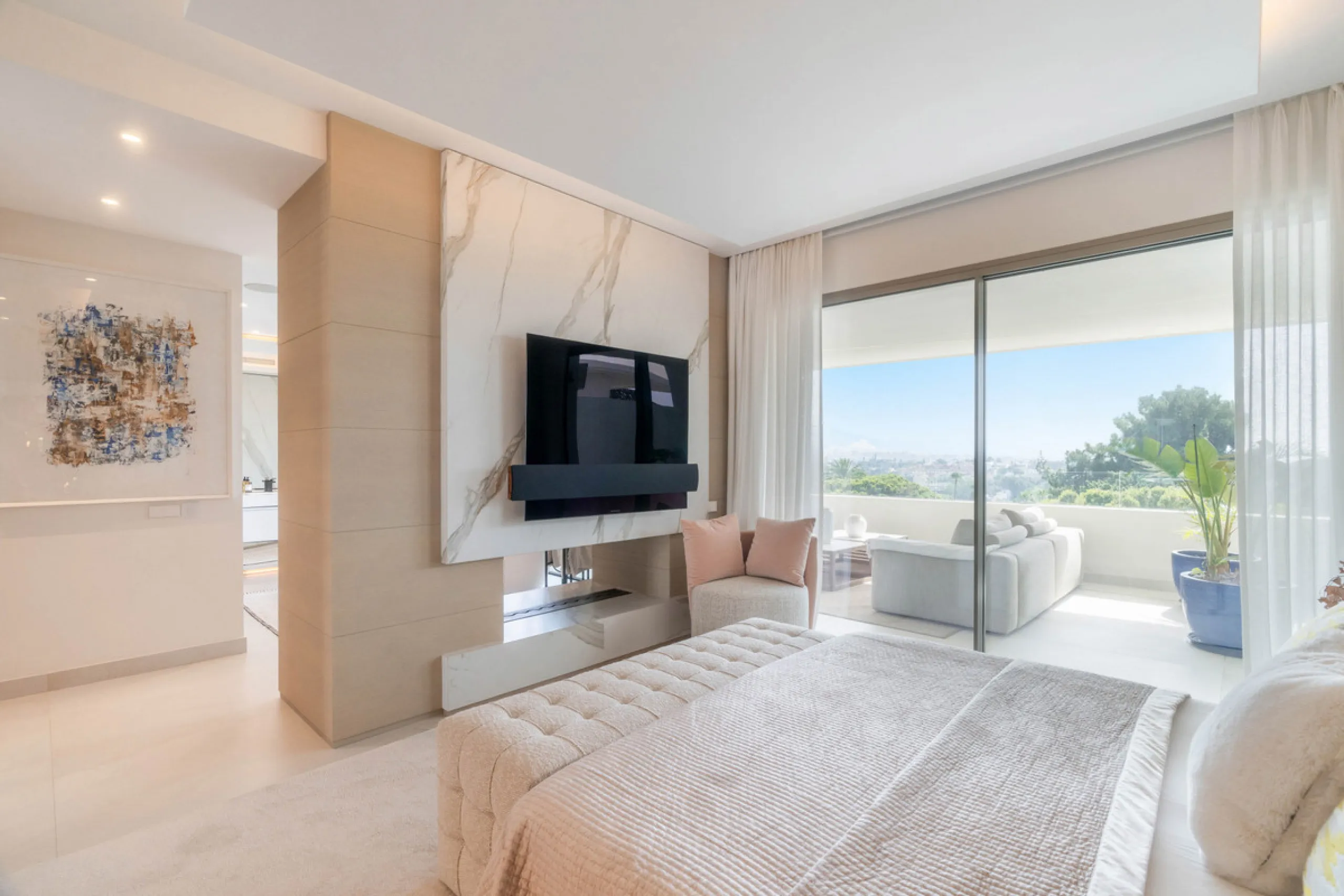 We are proud to present an exceptional contemporary villa located in the heart of Nueva Andalucía, within an exclusive gated community renowned for having one of the most advanced security systems in the area, ensuring a truly private and secure living en