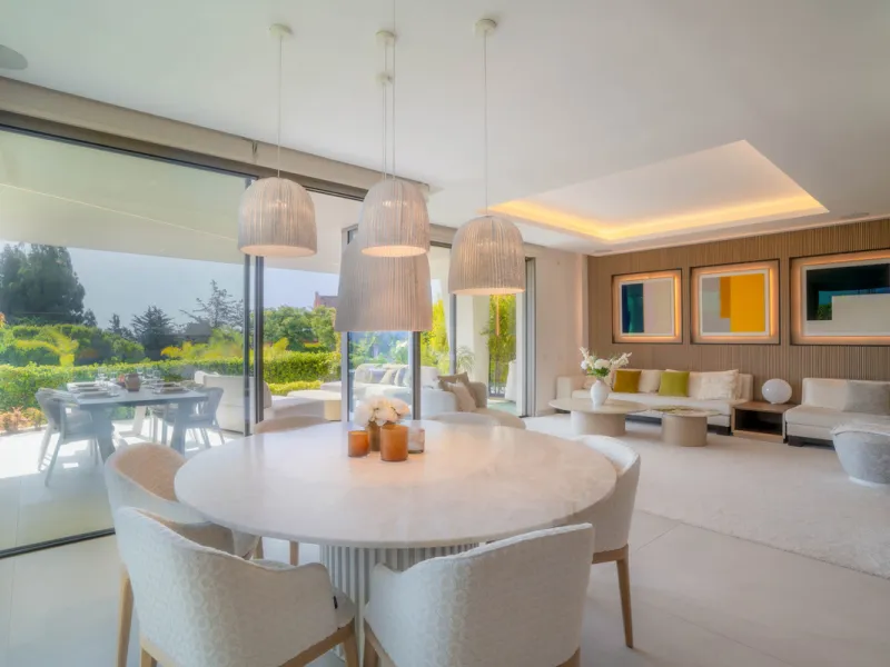We are proud to present an exceptional contemporary villa located in the heart of Nueva Andalucía, within an exclusive gated community renowned for having one of the most advanced security systems in the area, ensuring a truly private and secure living en