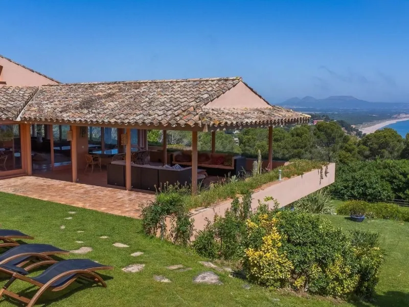 Exclusive architect-designed villa on the Costa Brava with sea views